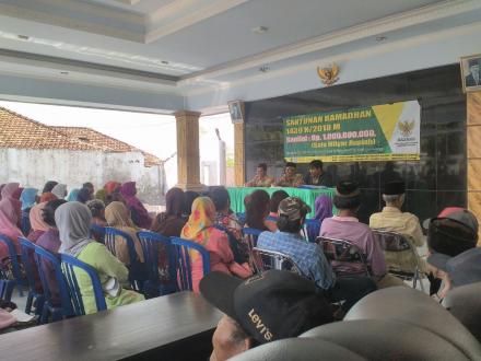 BAZNAS Lumajang Berbagi ke 100 Kaum Dhuafa di Desa Sumberrejo